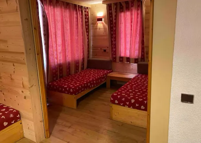 Aux Coches Skis Aux Pieds Apartment *